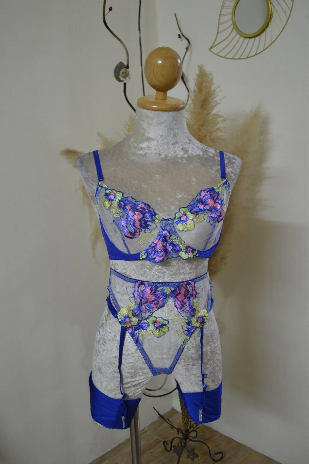 Push Up Bra Embroidery Women Garter Lingerie Set