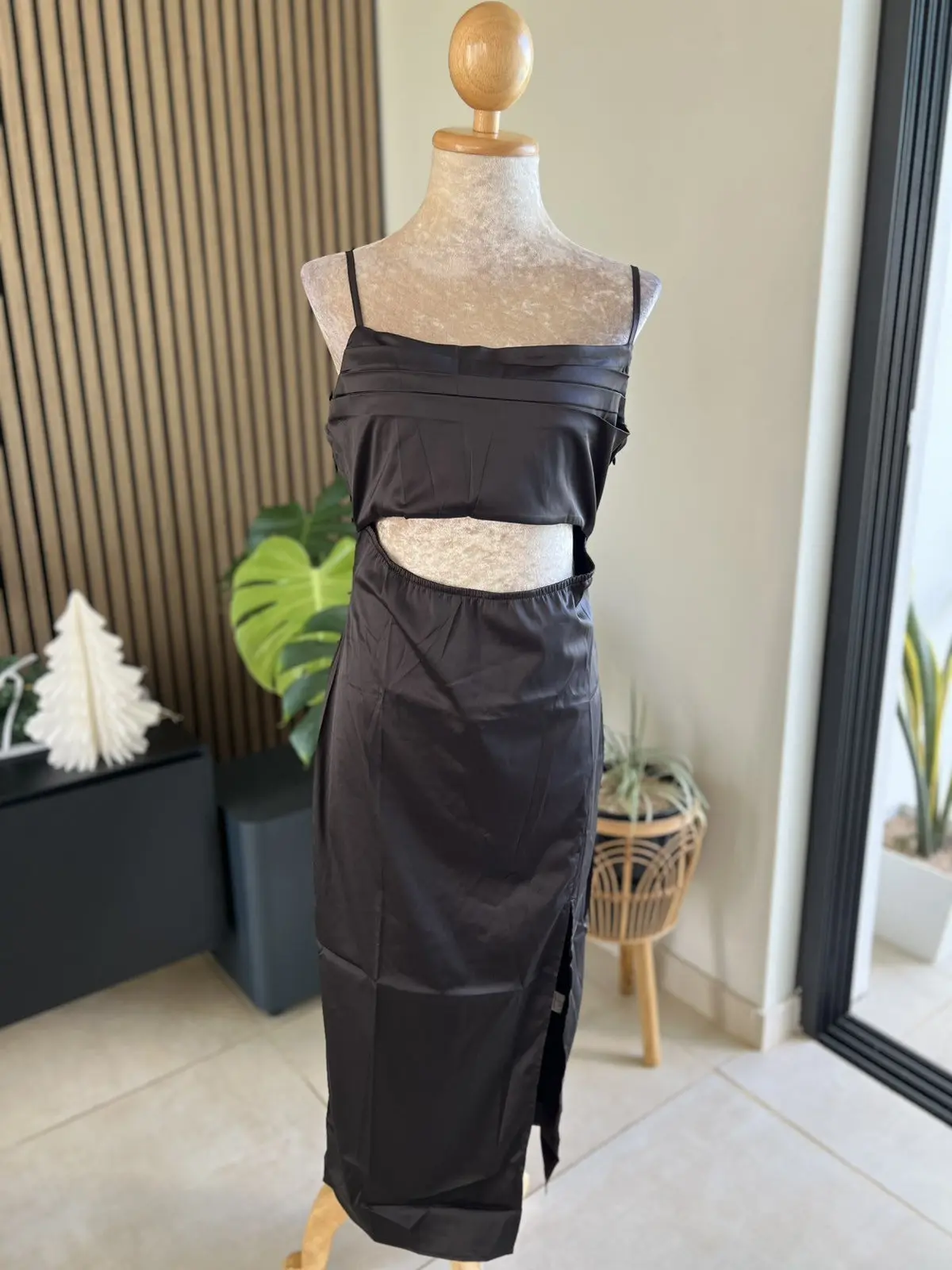 Hollow-Out Waist Dress